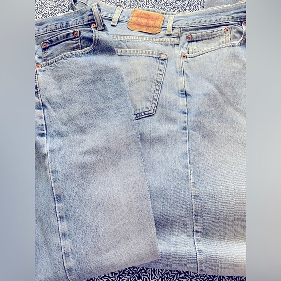 5 prs. men’s Levi’s - Picture 4 of 6